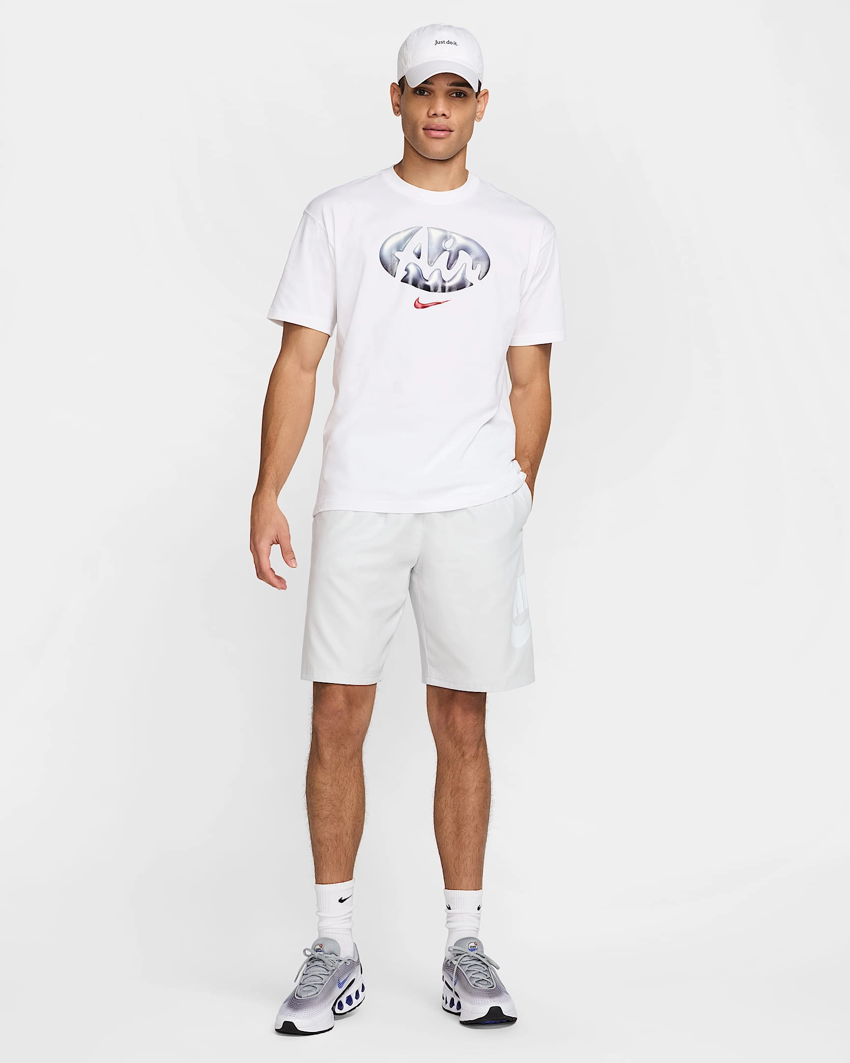 Nike Max90 T-shirt voor heren: Draagcomfort ontmoet streetwear. De ultieme basic, nu met een coole twist.
